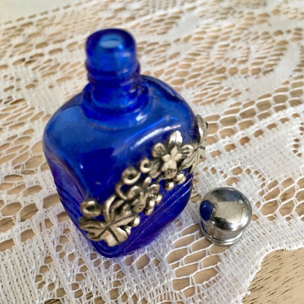 Vintage French Silver/Cut Glass Mini Scent Bottles - Picture 7 of 10